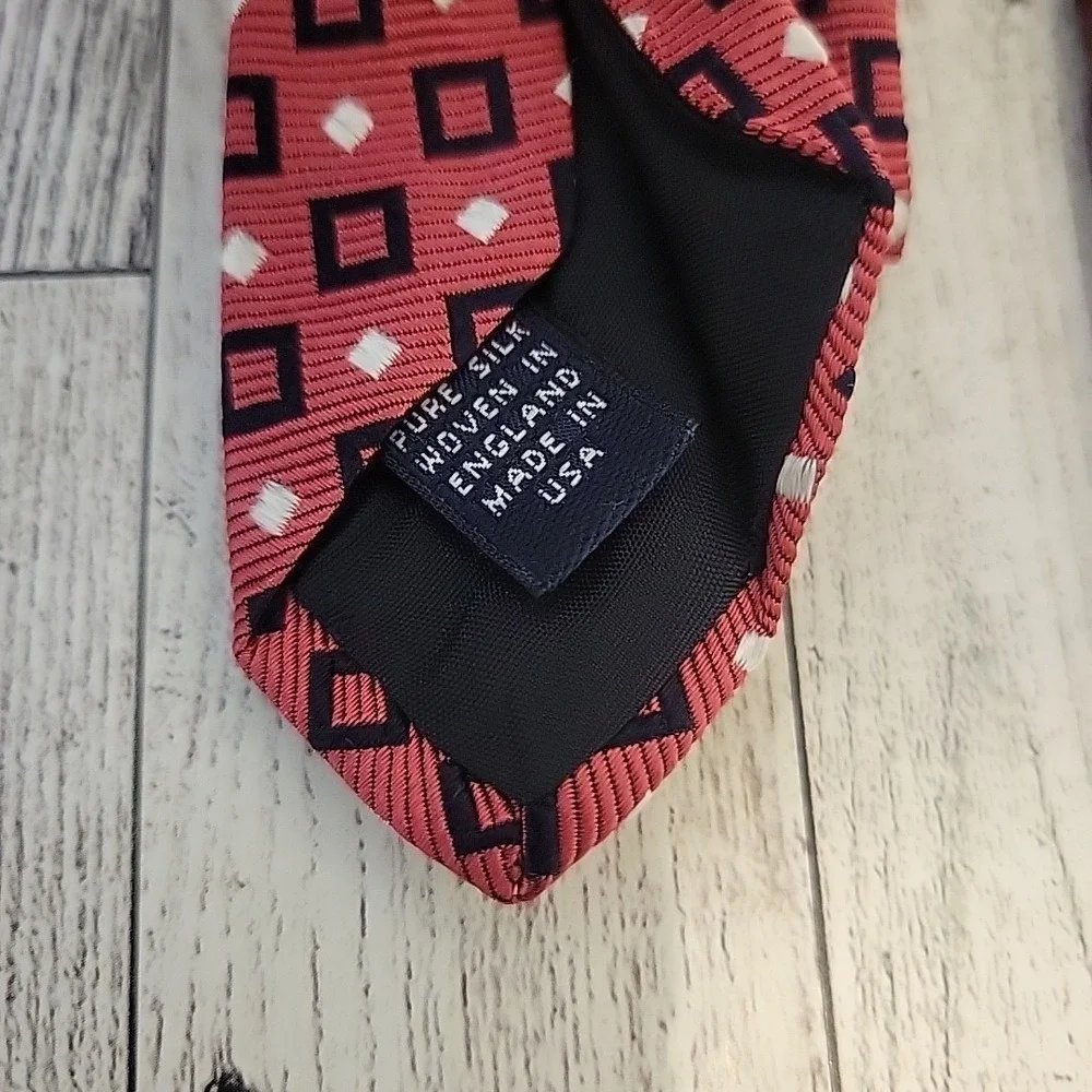 Brooks Brothers Necktie Makers Silk USA Foulard Geometric Pink Preppy 56‎ Tie